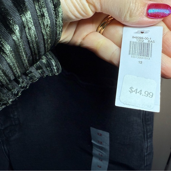 NWT Curvy High-Waisted OG Loose Jeans (Old Navy) - Picture 4 of 5